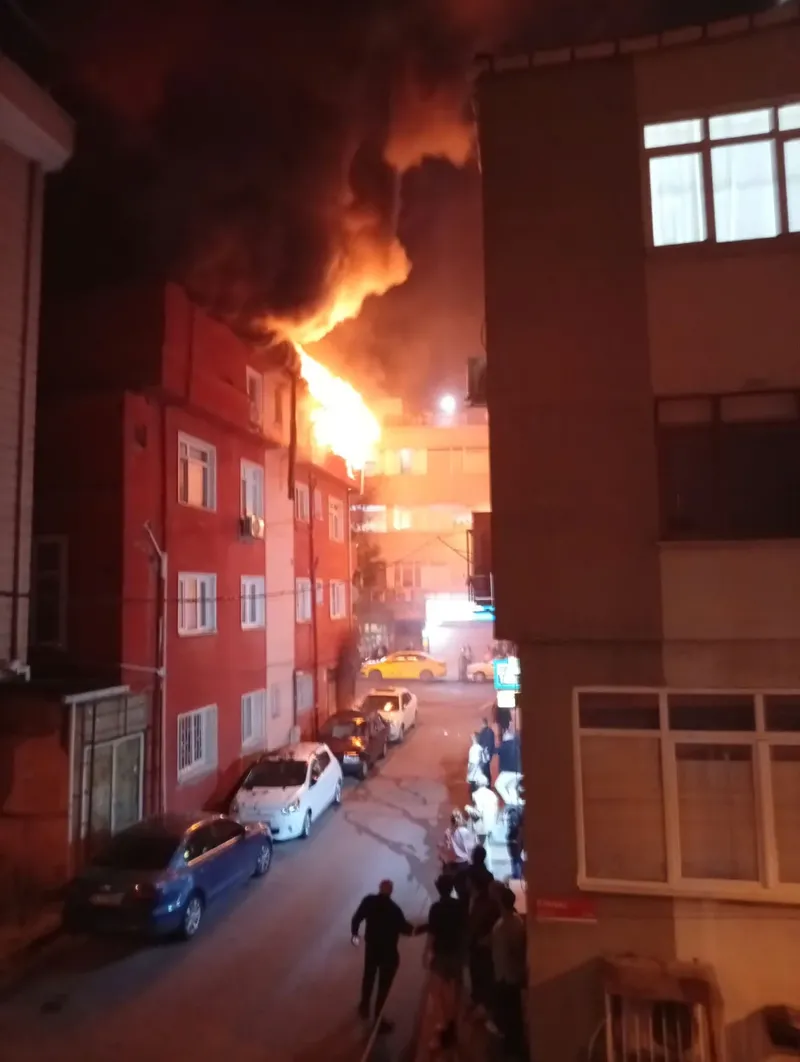 Gürsel Mahallesi’nde Yangın Paniği! Alevler Etrafı Sardı