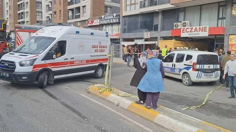 Son dakika.. Pendik'te hafriyat kamyonu eczaneye daldı! Yaralılar var