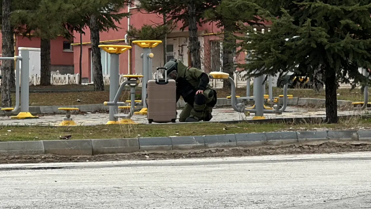 Çocuk Parkındaki Şüpheli Valiz Paniğe Neden Oldu