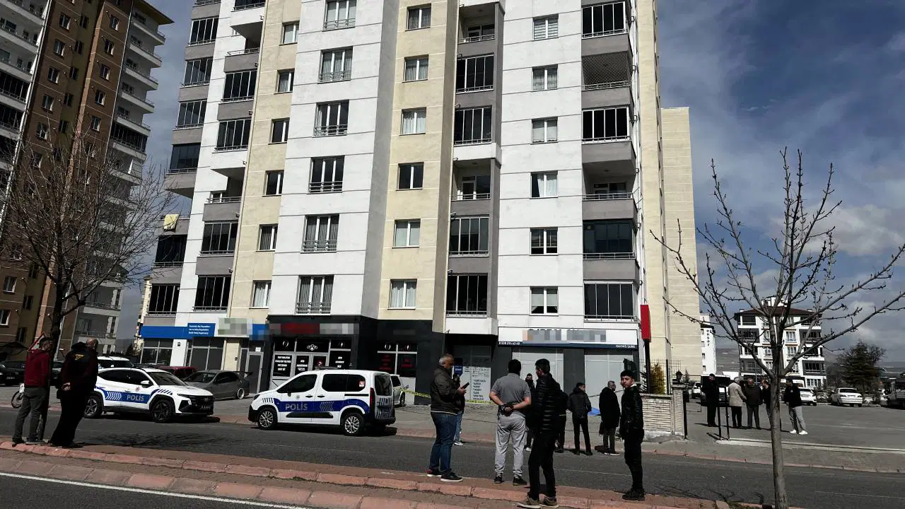 Kayseri’de Balkondan Düşen Adam Hayatını Kaybetti