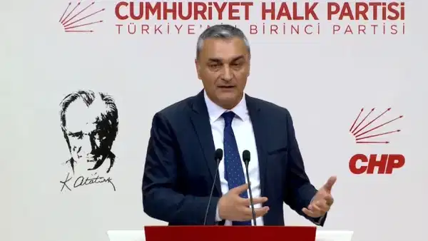 CHP’de Grup Toplantısı Krizi: Özgür Özel’den “Kürsü” Vurgusu