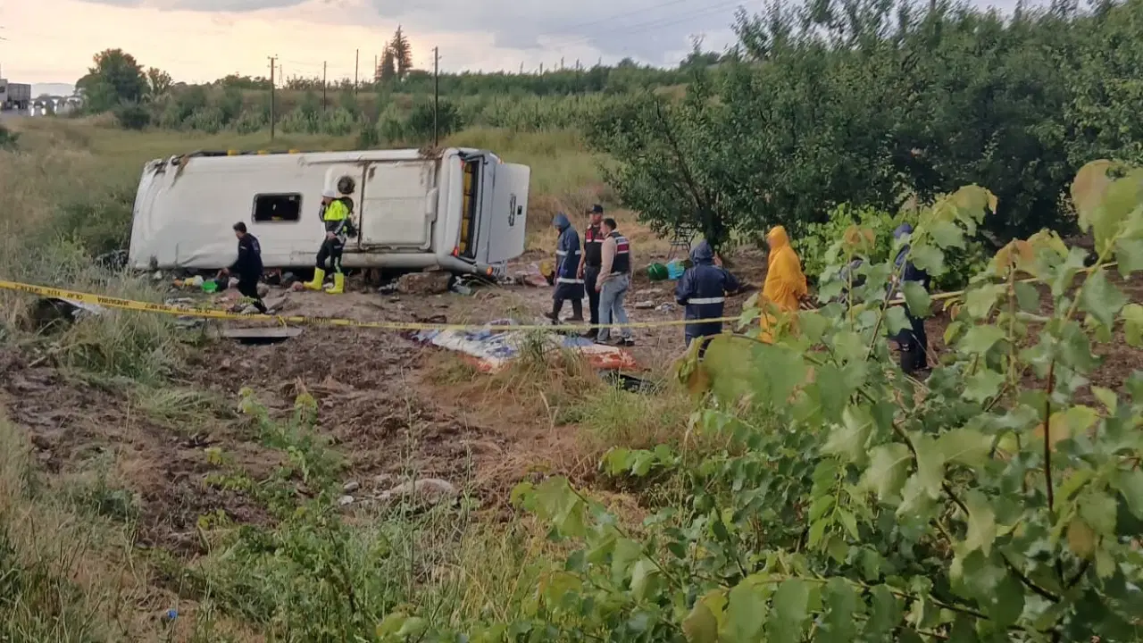 Isparta-Konya Yolunda Midibüs Devrildi: 5 Kişi Hayatını Kaybetti, 25’ten Fazla Yaralı