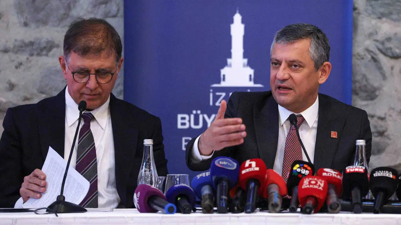 Özgür Özel ve Cemil Tugay Arasında İstifa Tartışması: “Görüşmeler Farklı Aktarıldı”