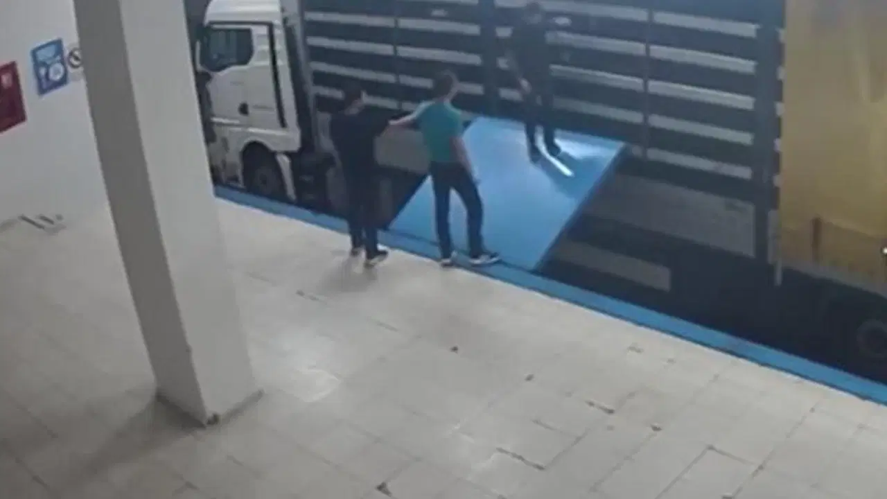 Firari Suç Örgütü Şüphelisi TIR’ın Gizli Bölmesinde Yakalandı