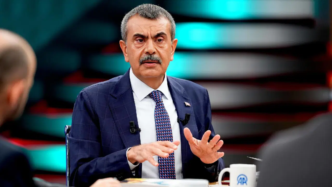 Bakan Tekin’den Eğitim Takvimi ve Zorunlu Eğitim Açıklaması: “Kısa Vadede Gündemimizde Yok”