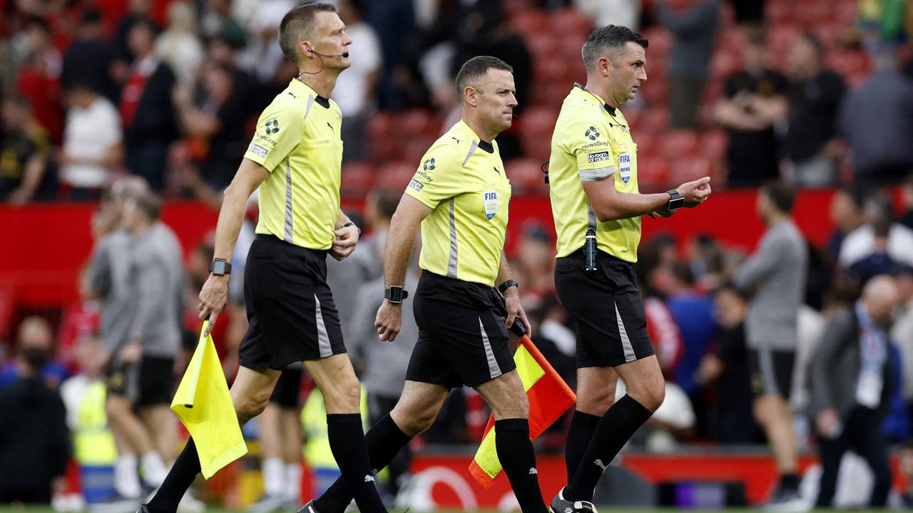 Türkiye-İtalya maçının hakemi belli oldu: Michael Oliver düdük çalacak