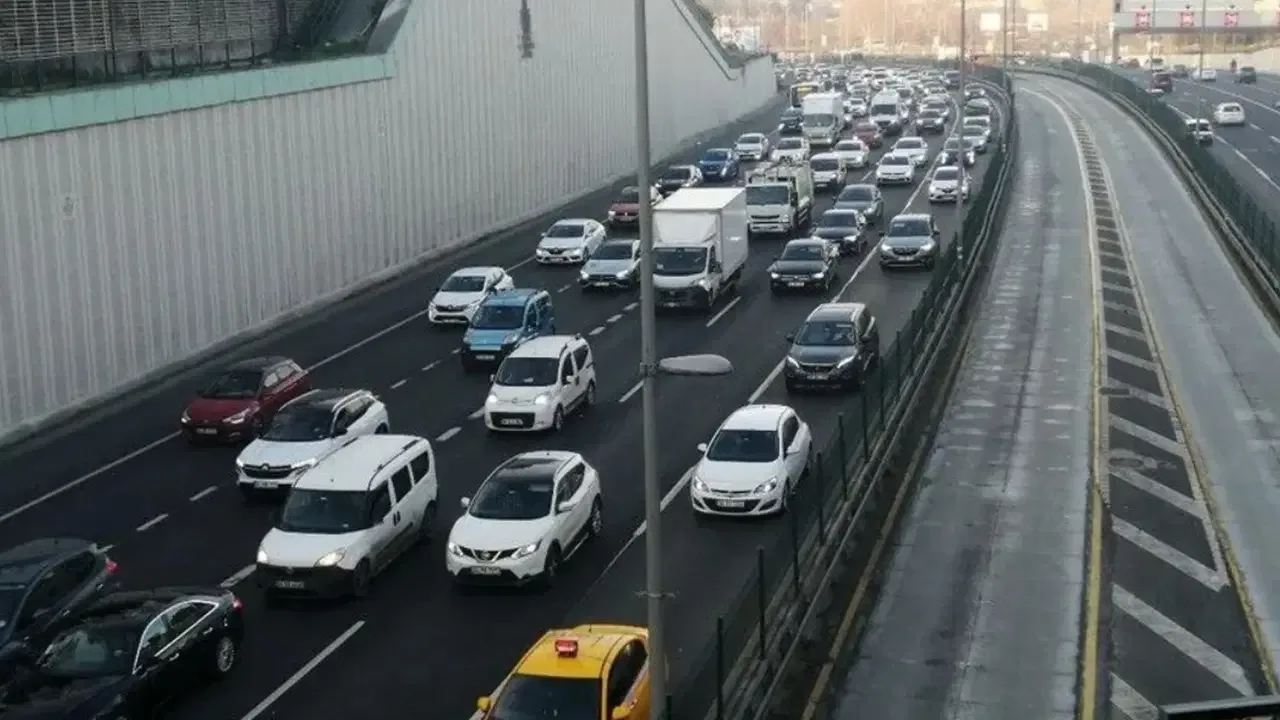 İstanbul D-100 Kara Yolunda Gece Trafik Düzenlemesi